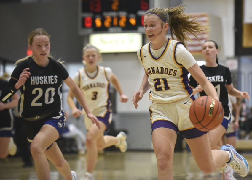 Class B SoDak 16 Previews - Centerville plays Highmore-Harrold in Mitchell 