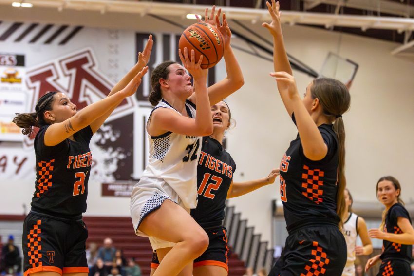 Jan. 3 America’s Hometown Basketball Classic Roundup - Fourth quarter surge powers No. 4 Sioux Valley girls over No. 7 Mobridge-Pollock