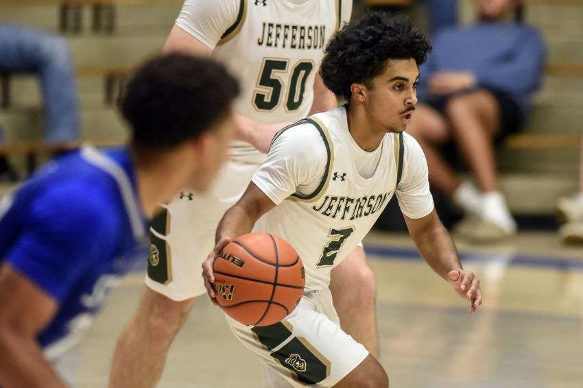 Jan. 11 Boys Basketball Roundup - Sioux Falls Jefferson clips Rapid City Stevens in triple overtime