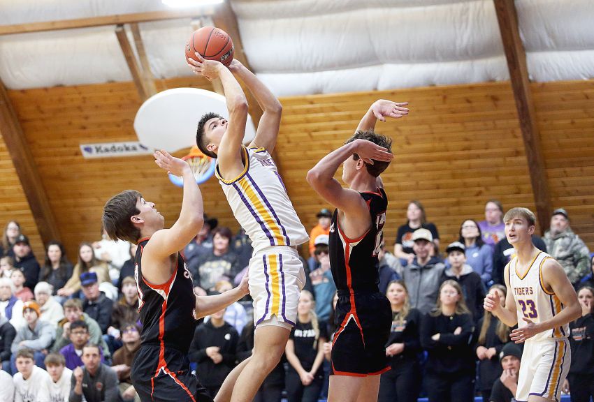 Jan. 16 Boys Basketball Roundup - White River captures 26th Jones County Invitational championship 