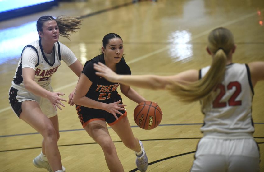 Point by point, Blake Thompson is powering Mobridge-Pollock’s push for another state tourney berth 