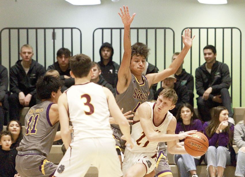 De Smet's second-half defense seals title rematch against Lower Brule