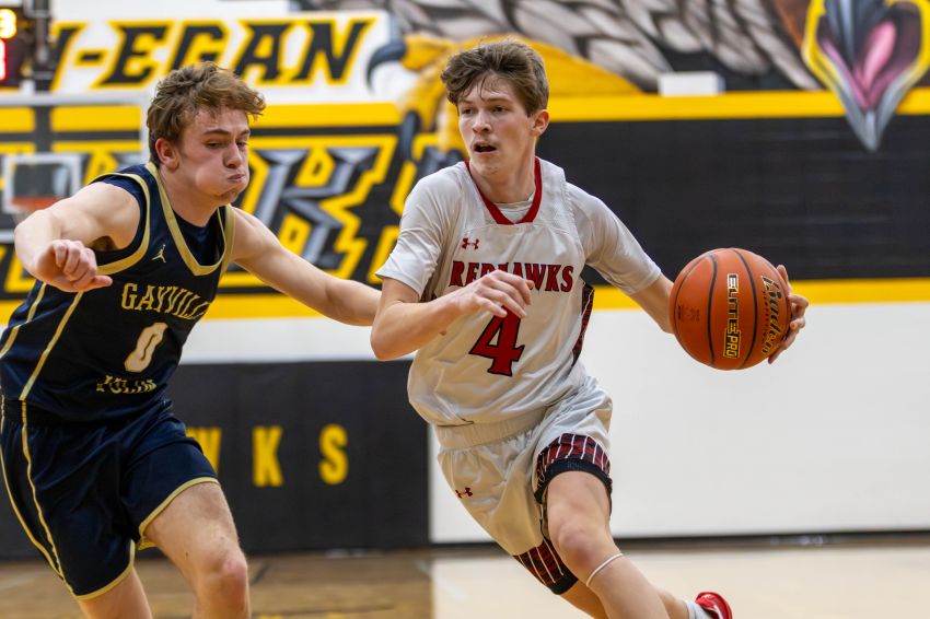 Kyler Carlson powers Estelline/Hendricks Redhawks’ rise on the basketball court 