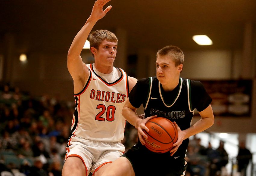 Jan. 25 Boys Basketball Roundup - Clark/Willow Lake outlasts Lennox at Hanson Classic 