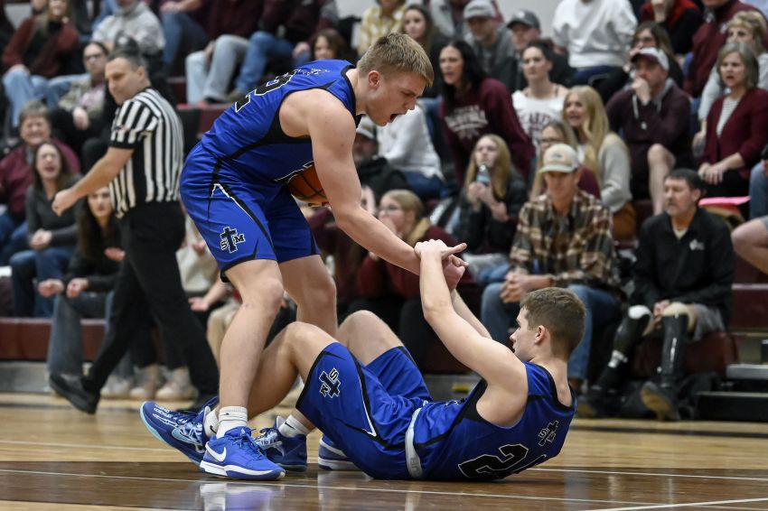 Jan. 28 Boys Basketball Roundup - Ashton Paulsen's layup with 3 seconds left lifts St. Thomas More past Spearfish 