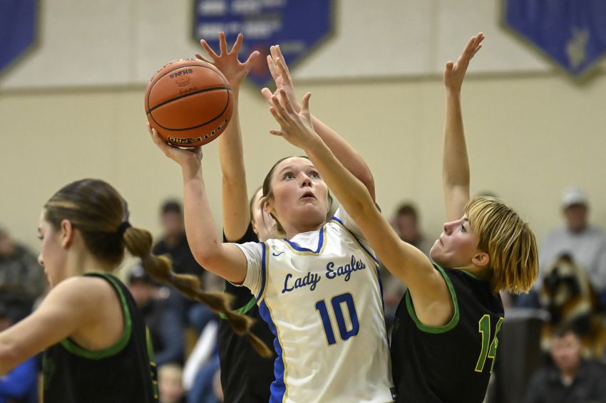 Jan. 29 Girls Basketball Roundup - Wall holds off Hill City