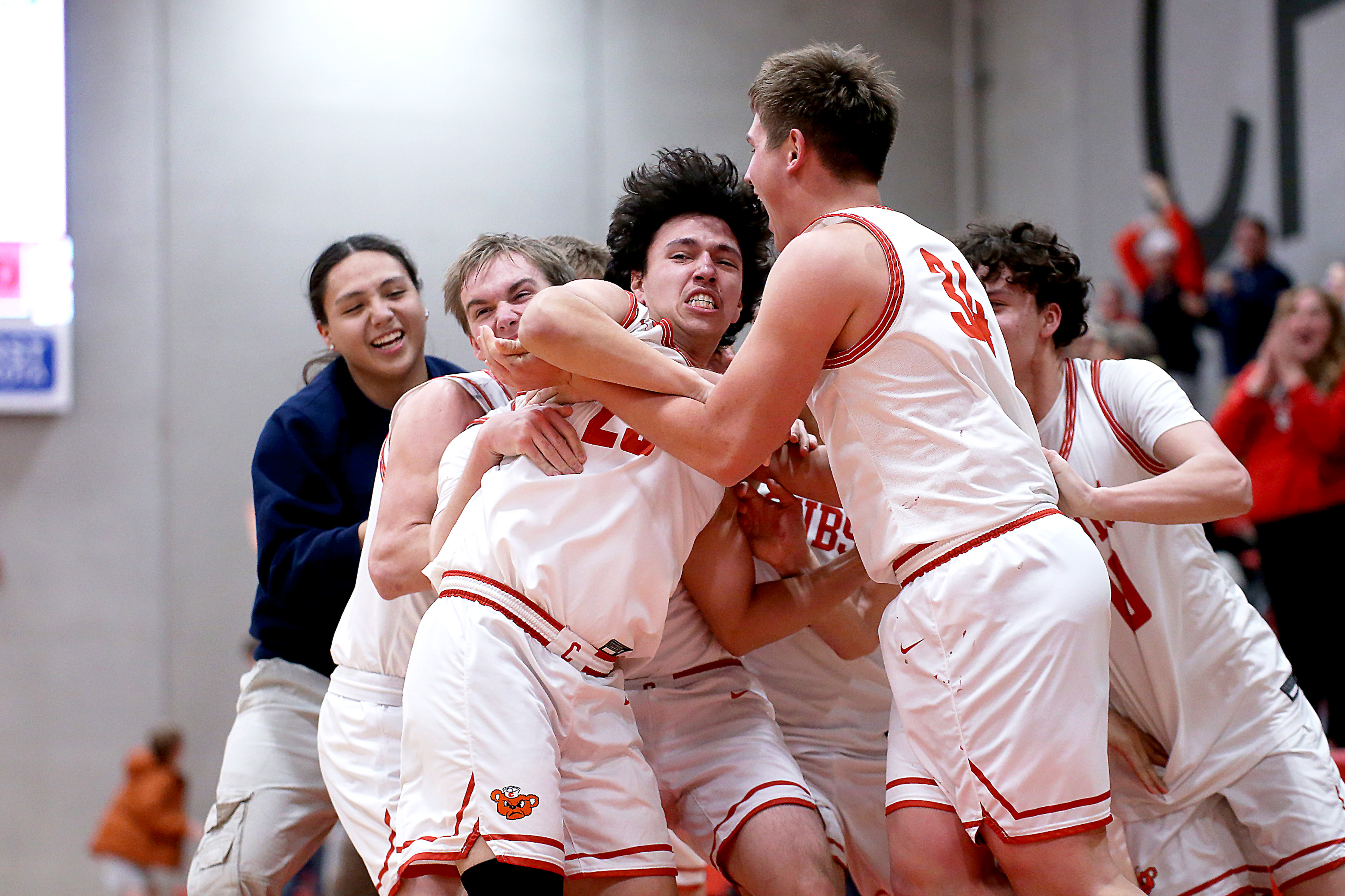 PHOTO GALLERY: HS Boys Basketball - Mobridge-Pollock at Chamberlain 