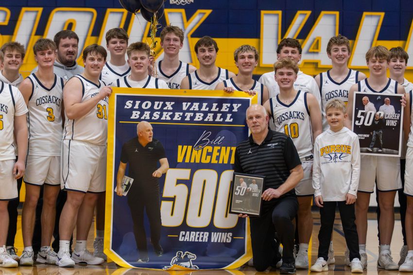 Bill Vincent notches 500th career win as Sioux Valley boys basketball coach