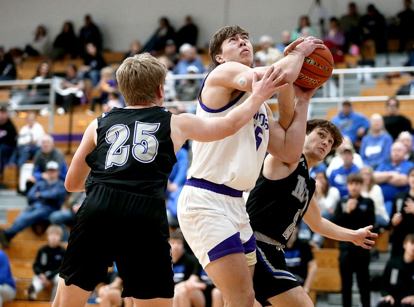 Jan. 31 Boys Basketball Roundup - Winner pulls away from Mount Vernon/Plankinton for Friday victory 