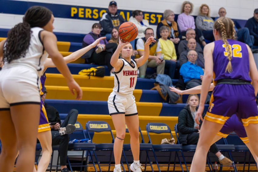 Vermillion’s Taylor Reuvers named Dak-XII Conference girls basketball MVP