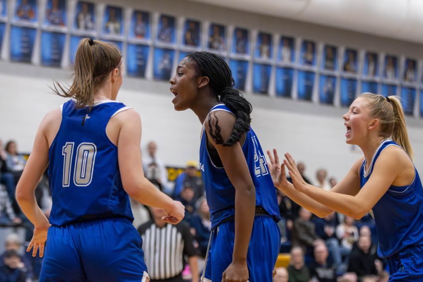 No. 6 Sioux Falls Christian rolls past No. 5 Sioux Valley in Round Ball Classic
