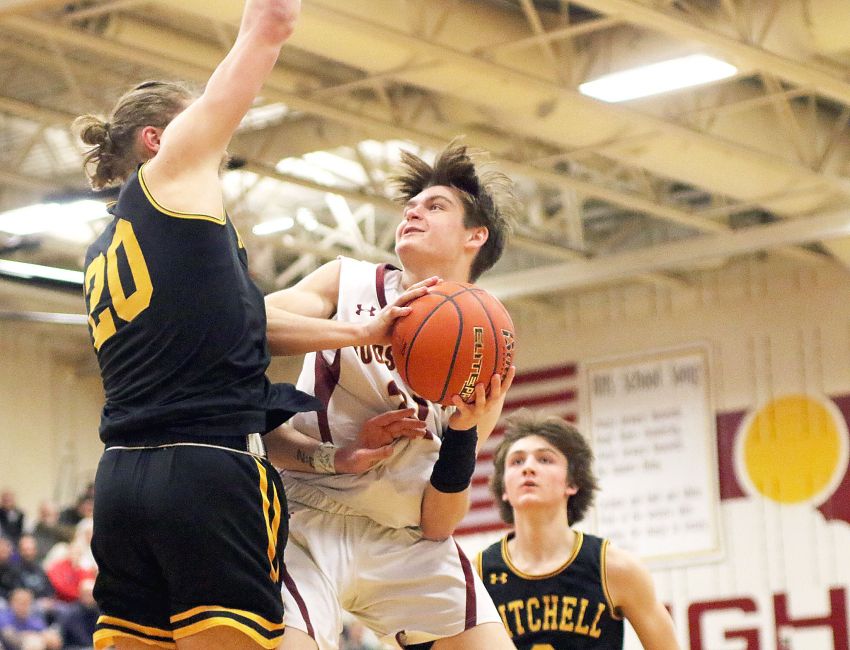 Feb. 4 Basketball Roundup - Roosevelt clips Mitchell boys 