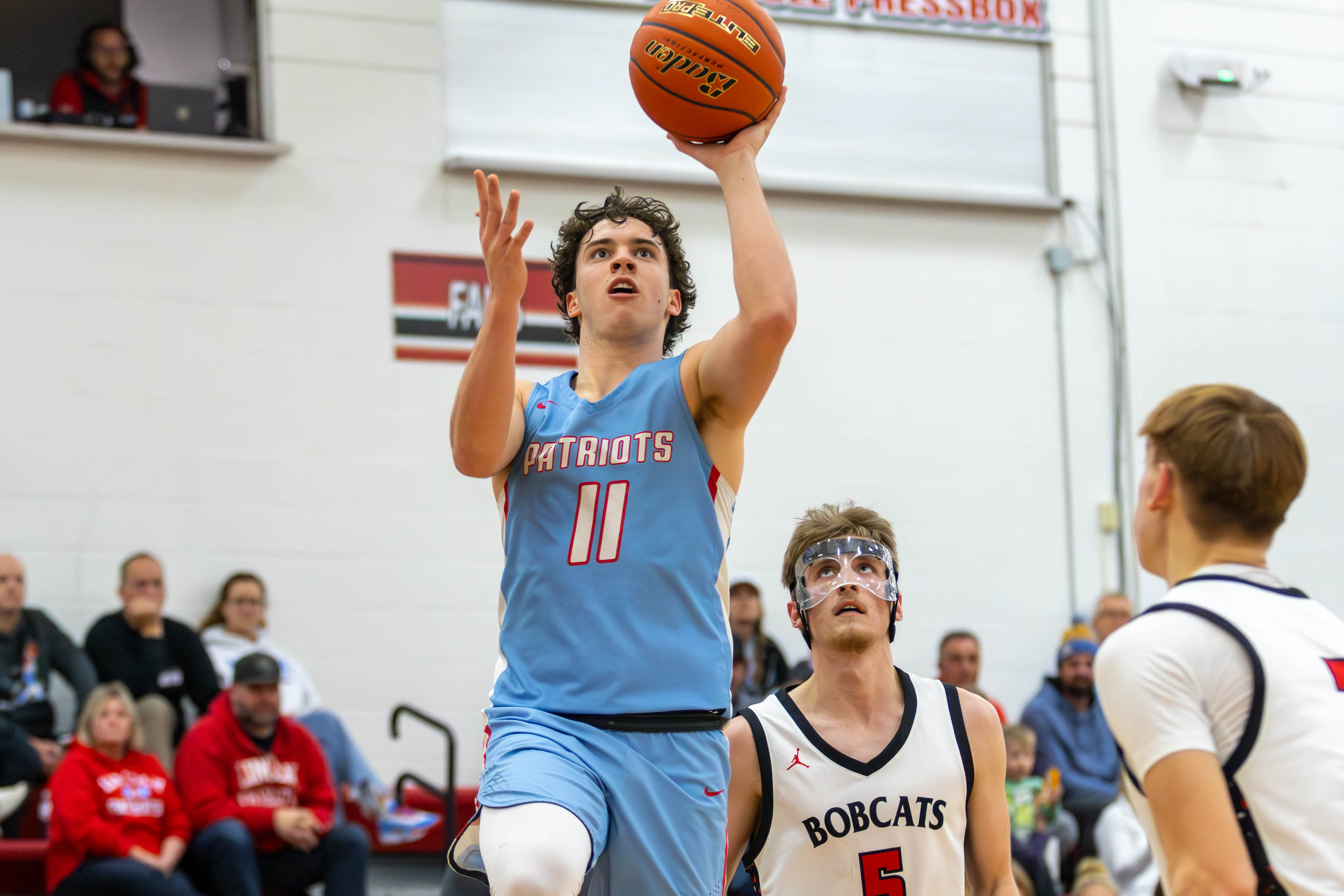 PHOTO GALLERY: Sioux Falls Lincoln Patriots vs Brookings Bobcats boys basketball