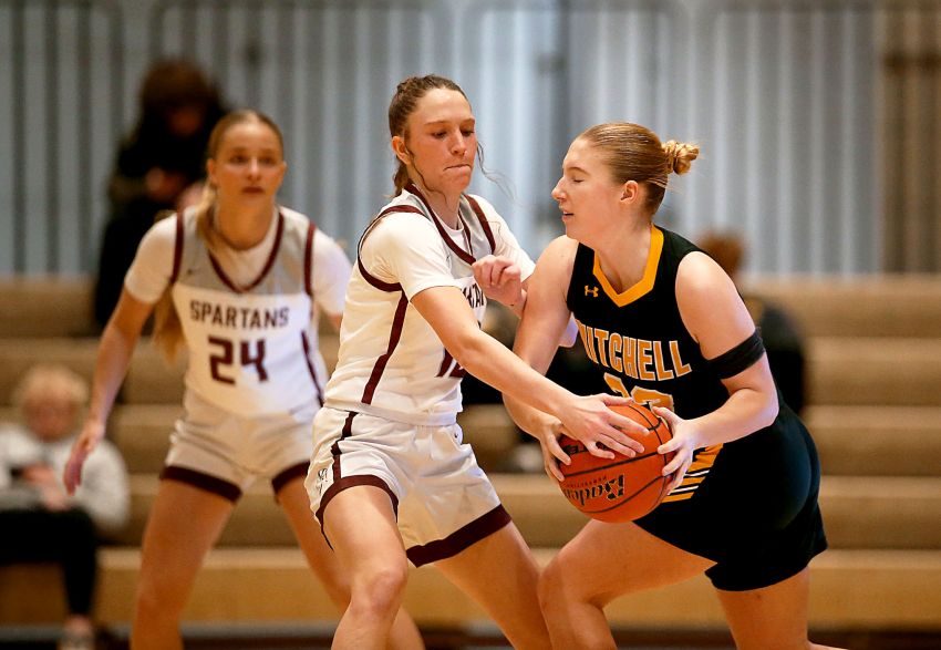 Feb. 8 Girls Basketball Roundup - Fourth-quarter push sends Spearfish past Mitchell 