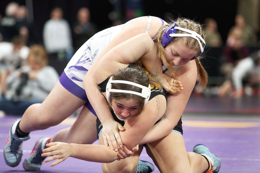 Team South Dakota girls compete in freestyle competition at ASFW Junior WN National Duals