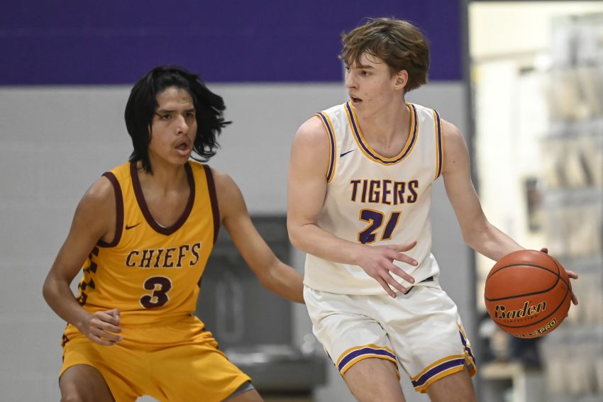 March 3 Boys Basketball Roundup - Zach Henriksen pours in 30 points in New Underwood’s Region 7B win over Crazy Horse 