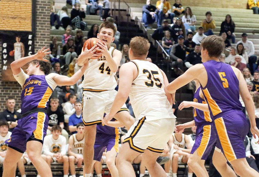 March 4 Boys Basketball Roundup - Mitchell earns third consecutive Class AA state tourney berth 