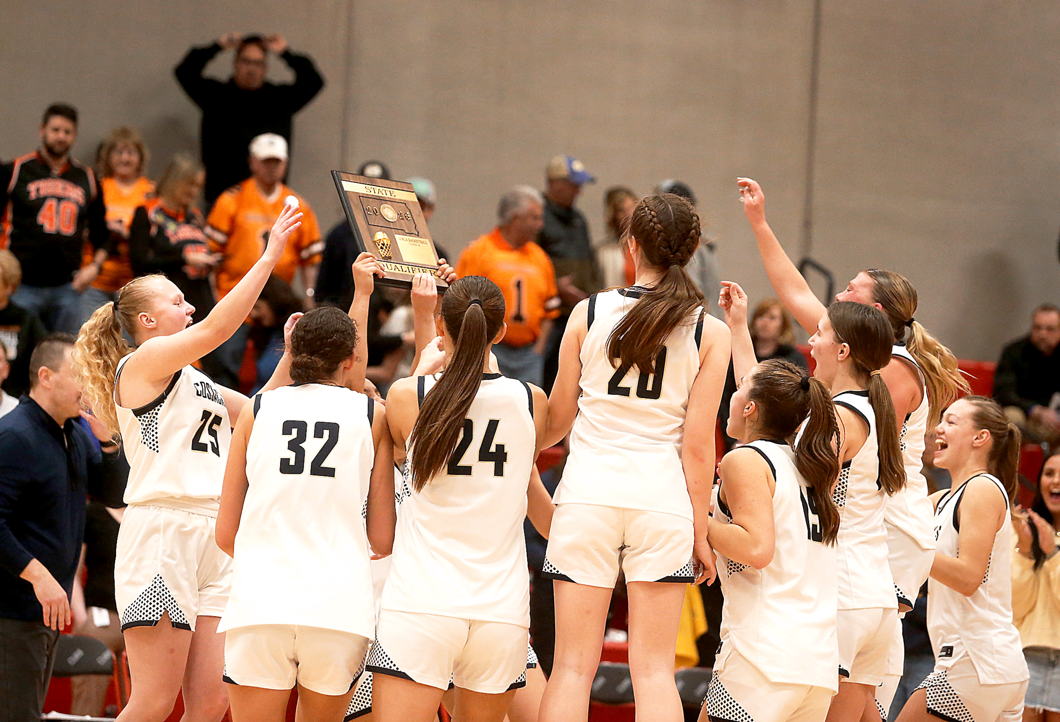 PHOTO GALLERY: Girls Class A SoDak16 - St. Thomas More vs Sioux Valley 