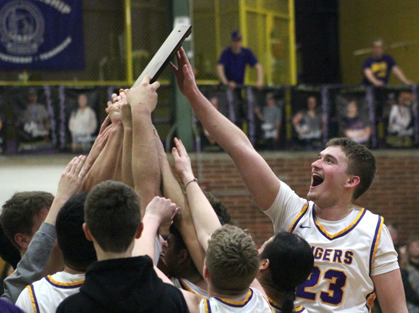 White River tops Howard, qualifies for 18th straight State B tourney 