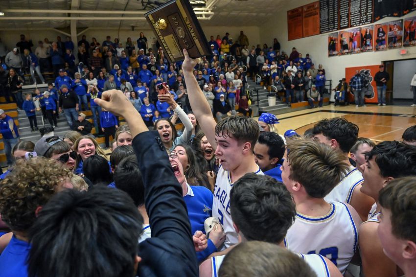 Class B Boys Basketball Roundup - Wall pulls away from Sully Buttes, advances to first state tourney since 2001 