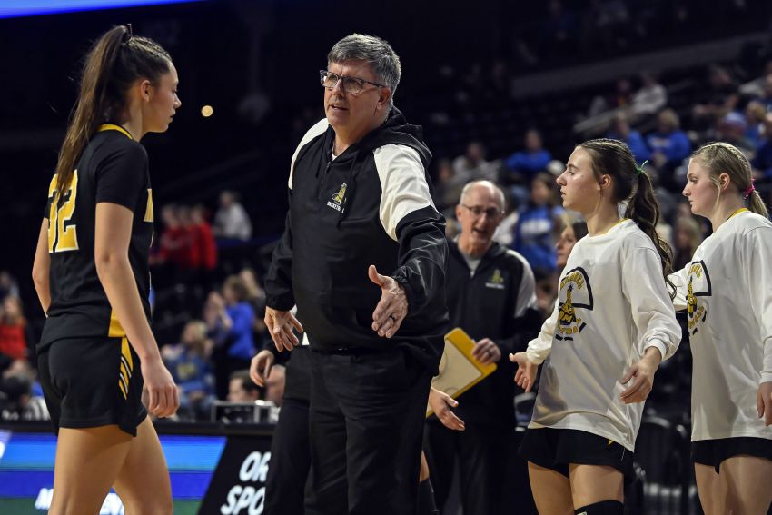 Wes Morgan named Mitchell High School girls basketball coach 