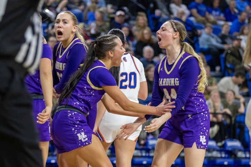 Harding County shuts down Parkston, advances to state championship for the first time since 2001