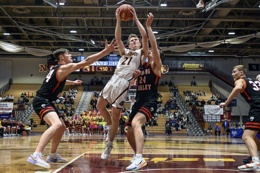 De Smet rallies from 15-point deficit in opening round action 