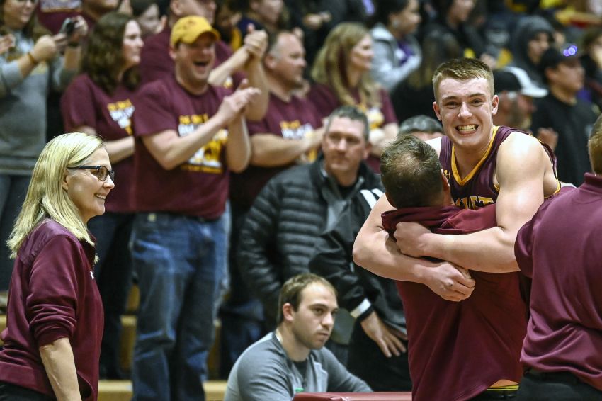 De Smet's three-peat adds to storied Bulldog basketball legacy  