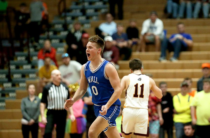 Wall clips De Smet, advances to first-ever semifinal appearance in school history 