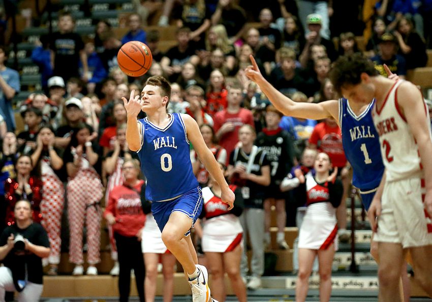 Class B Boys Roundup - Wall rallies past Lyman for third-place finish 