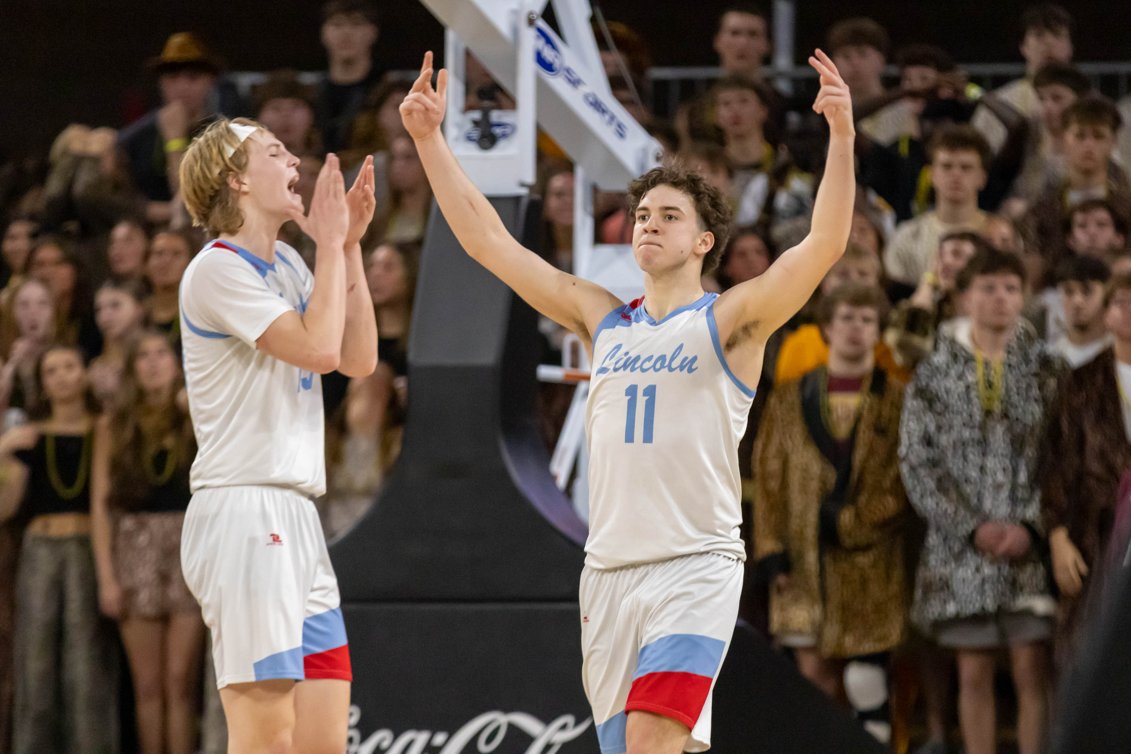PHOTO GALLERY: Sioux Falls Lincoln vs Harrisburg Class AA state boys basketball semifinals