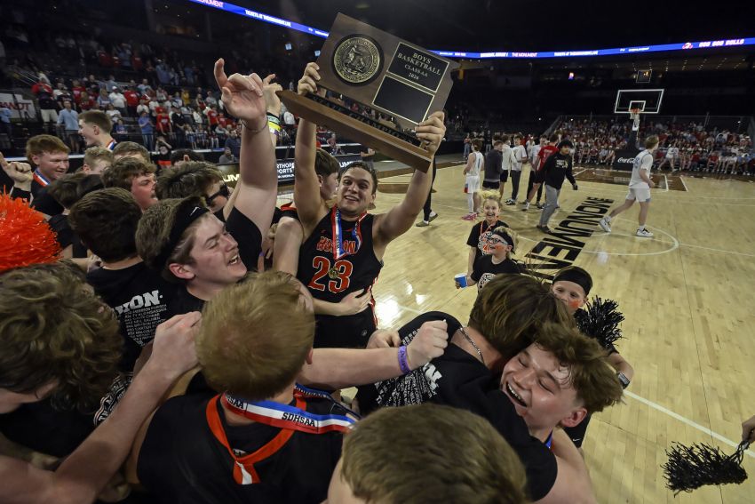 Huron spoils Sioux Falls Lincoln’s undefeated season to capture first Class AA state championship since 2004