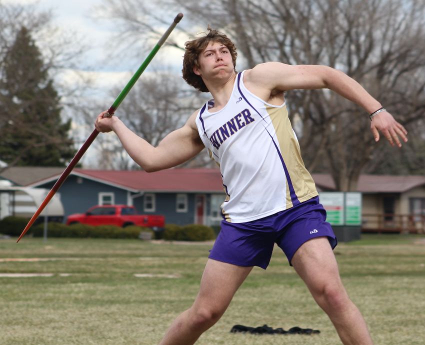 April 22 Track and Field Notebook - Pole vault and javelin take center stage 