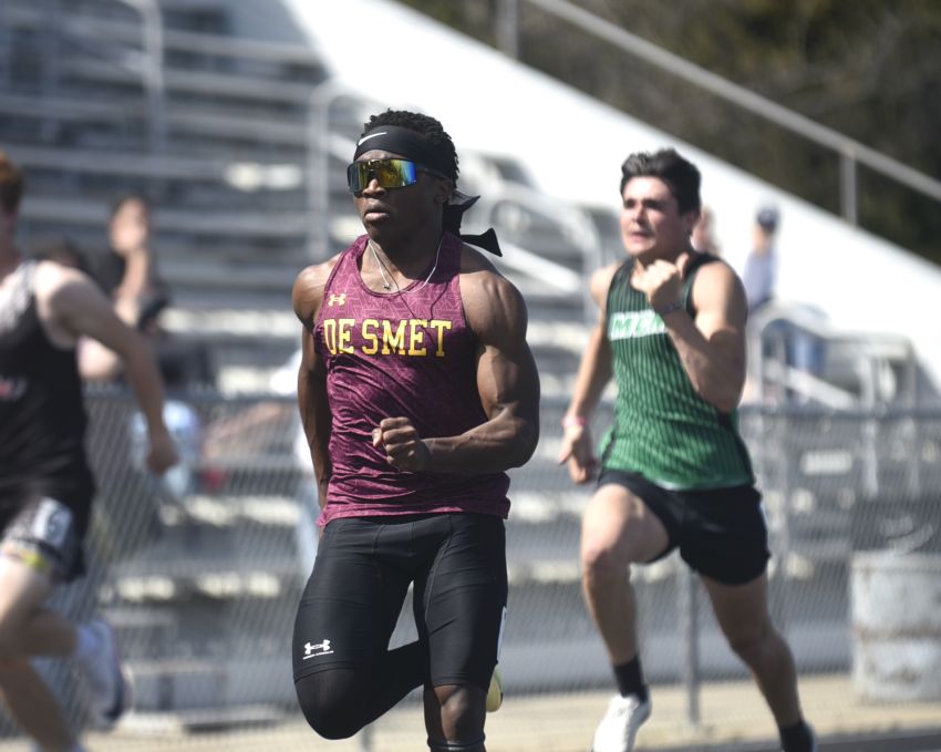 De Smet sweeps team titles at Howard Tiger Relays