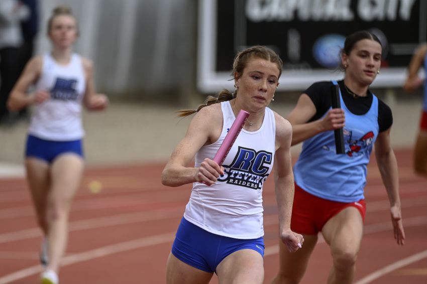 Relay records under assault as teams descend on Howard Wood Dakota Relays