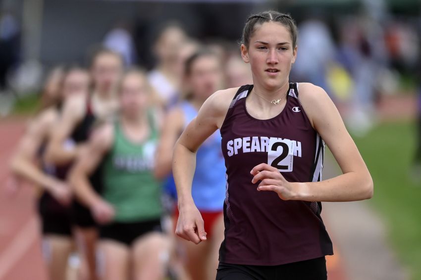 Spearfish's Peyton VanDeest in rare form as Howard Wood Dakota Relays begin Friday