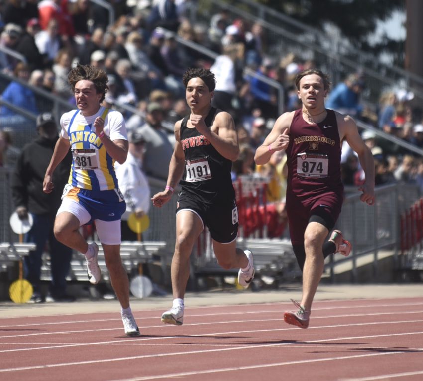 Kyle Hettich paces Ipswich to boys team title at Eureka Lions track and field meet 