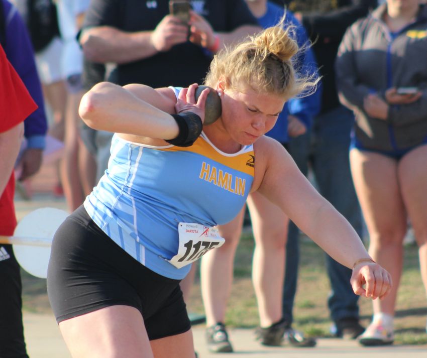 Hamlin thrower Gracelyn Leiseth sets two records at Howard Wood Dakota Relays 