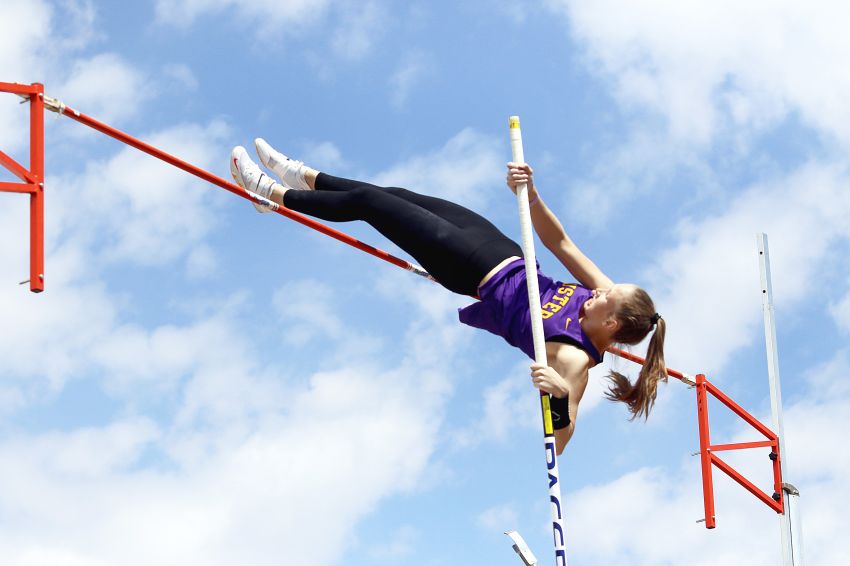 Custer's Ciana Stiefel soars to Dakota Relays pole vault record 