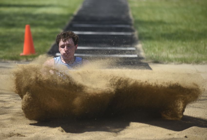 Hanson boys, Centerville girls claim team titles at Don Diede Relays 