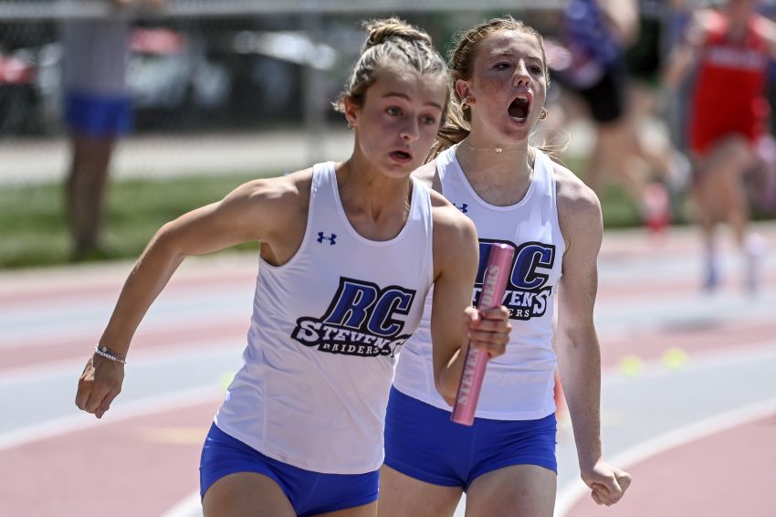 Stevens Raiders' 400-meter relay stuns themselves, sets new state record at Black Hills Classic