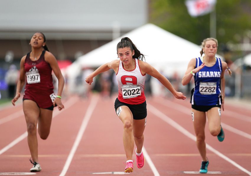 Arlington's Chloe Raw captures four first-place finishes at Arlington Last Chance meet 