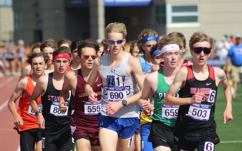 Simeon Birnbaum wins one-mile run at Nike Outdoor Nationals 
