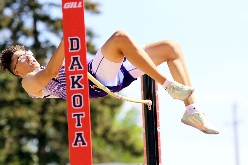 Kadoka Area's Dawson Reckling soars to Class B high jump championship 