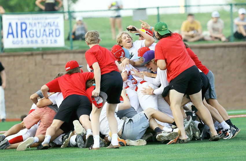 May 28 Baseball Roundup - Sioux Falls Lincoln defeats Mitchell for Class A crown