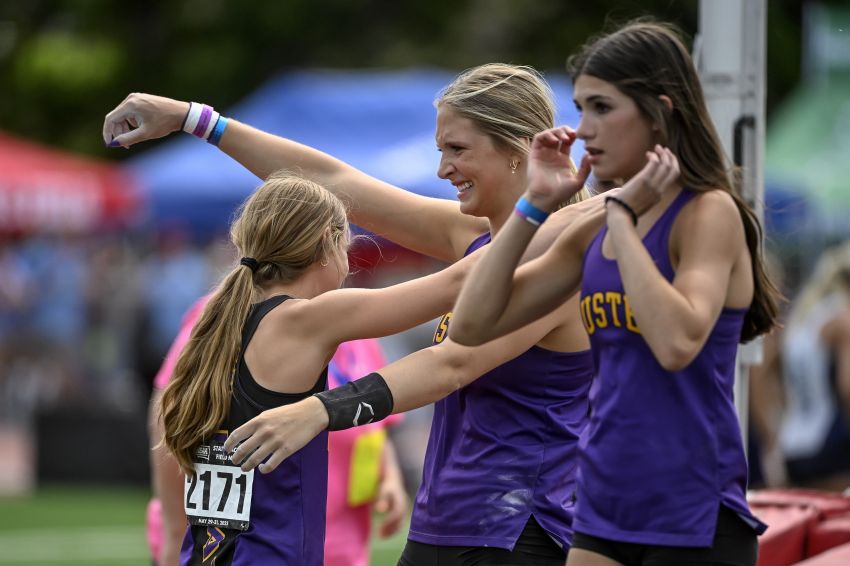 Stiefel makes it 3, sisters go 1-2-3