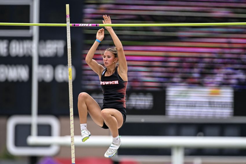 Ipswich girls, Philip boys lead Class B standings after Day 1 of state track 