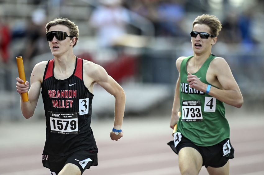 Sioux Falls Lincoln girls, Brandon Valley boys hold leads after Day 1 of state track 