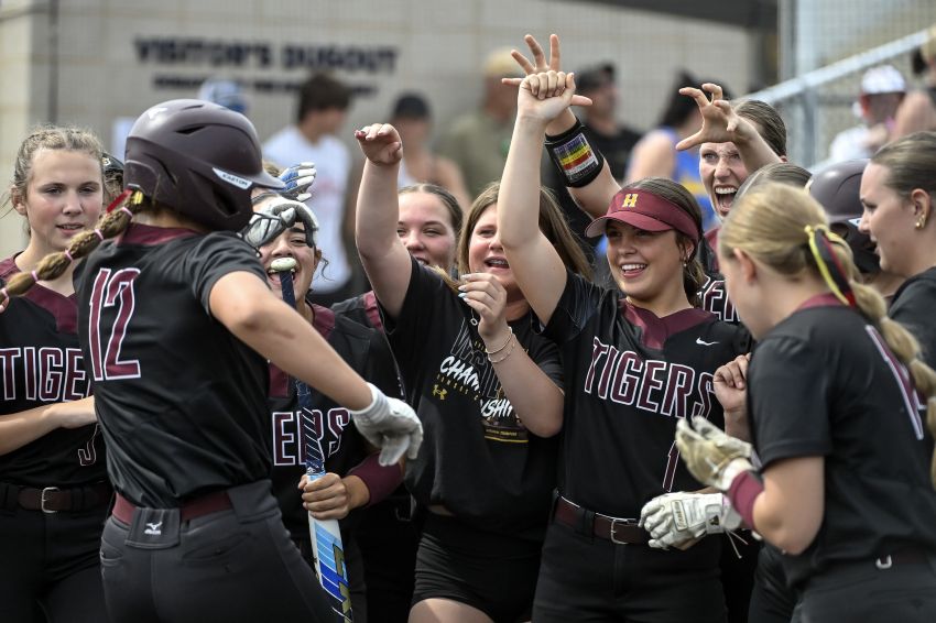 June 7 State AA Softball Roundup - Harrisburg coasts to third-place finish over Lincoln 