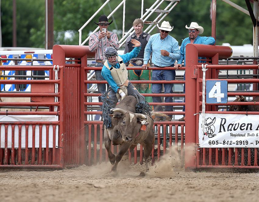 White River's Hazin Schmidt continues stellar bull riding season at South Dakota High School Rodeo Finals